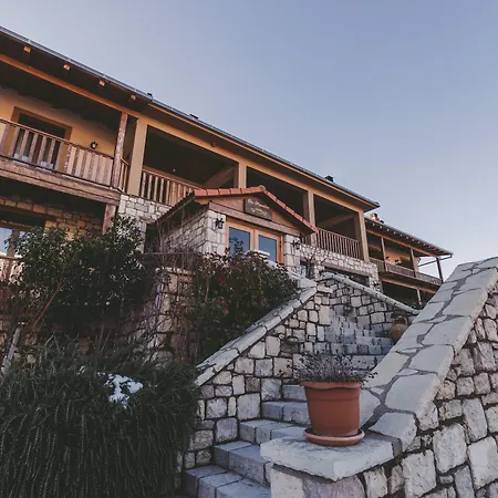 Thea Mainalou Vitina